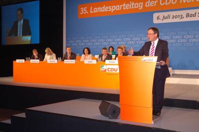 Armin Laschet begrüßt die Deligierten.
(C) Wolfgang G. Schneider
